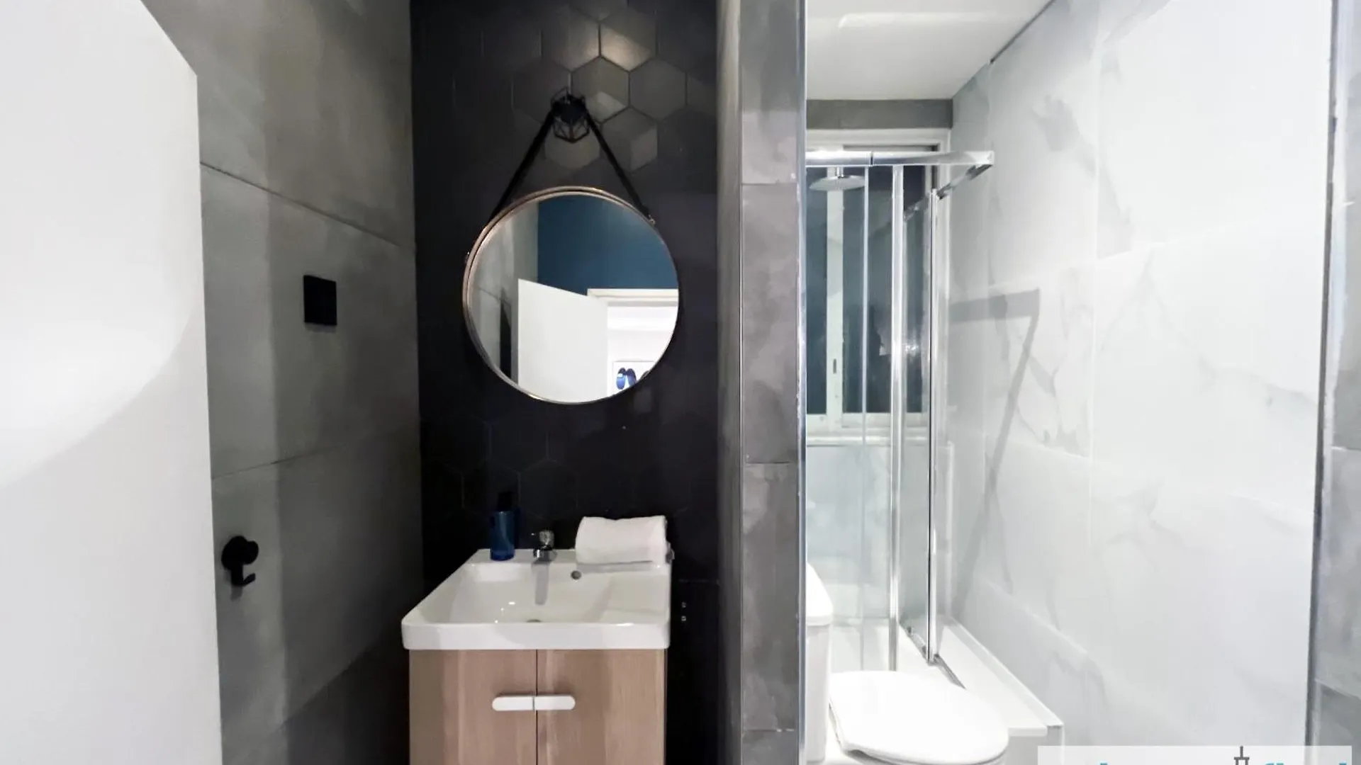 Urban Flat 89 - Charming 3 Bedroom Flat In *