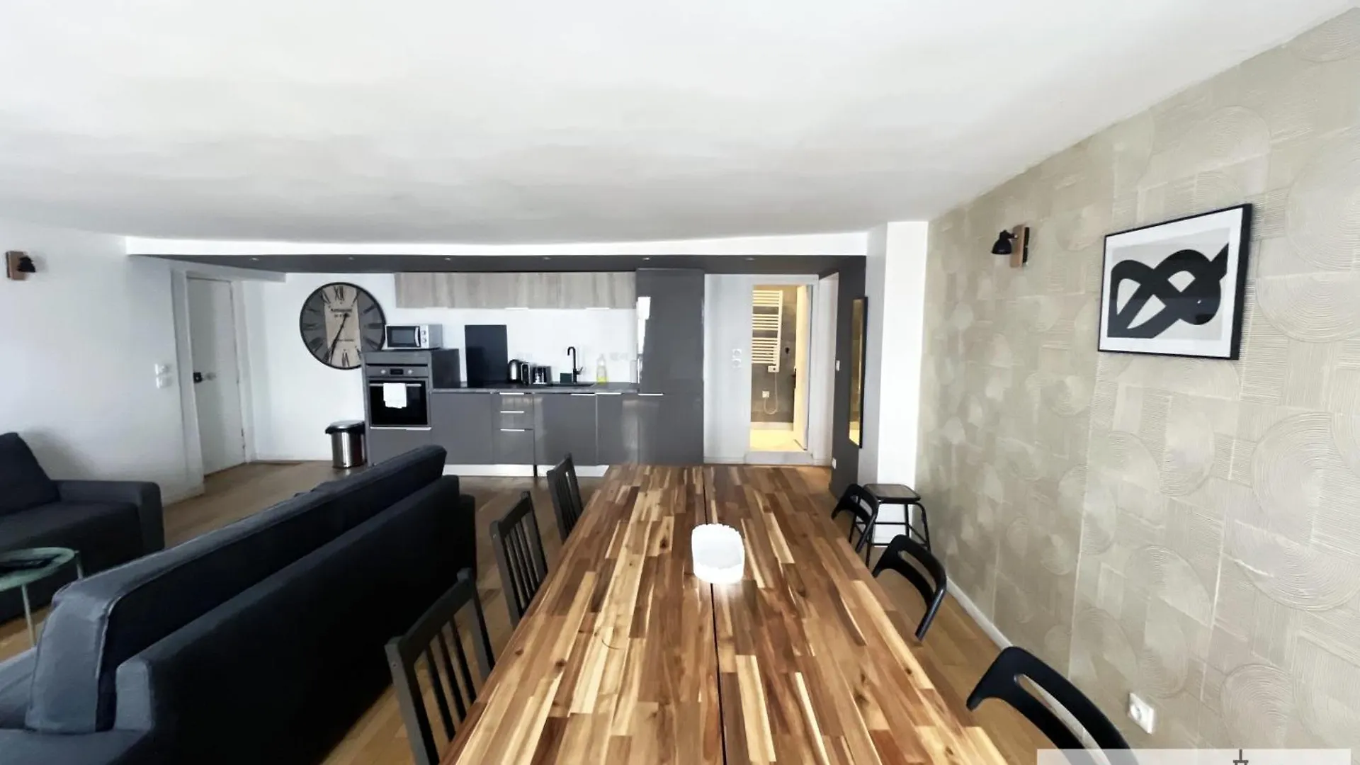Urban Flat 89 - Charming 3 Bedroom Flat In Apartment *