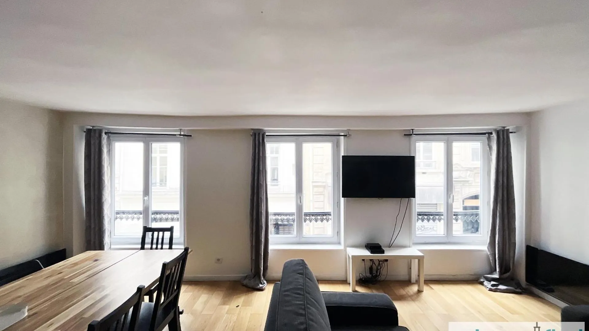 Urban Flat 89 - Charming 3 Bedroom Flat In Apartment *