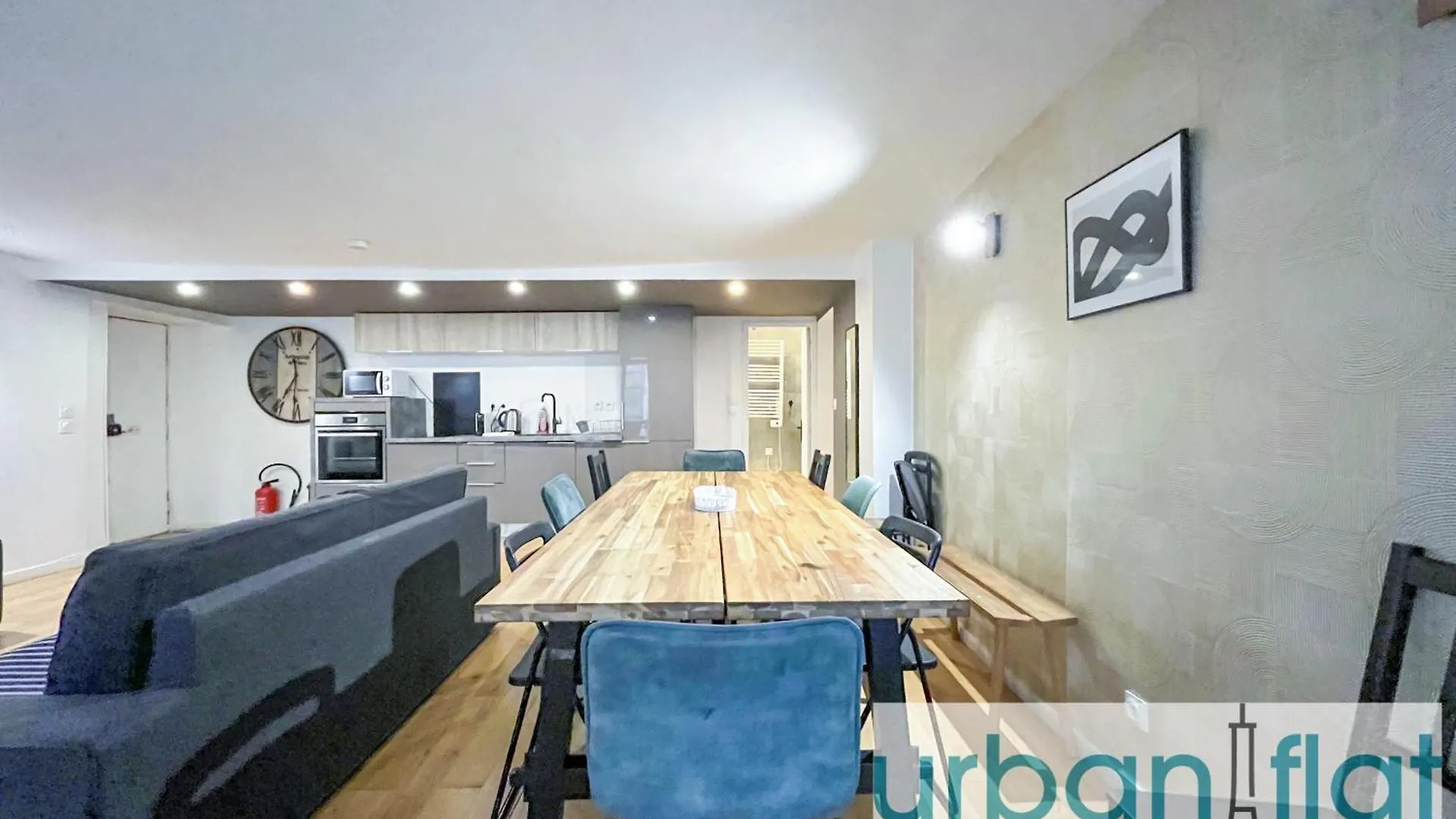 Urban Flat 89 - Charming 3 Bedroom Flat In Apartment *
