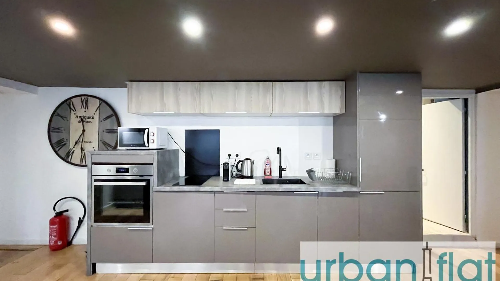 Urban Flat 89 - Charming 3 Bedroom Flat In *