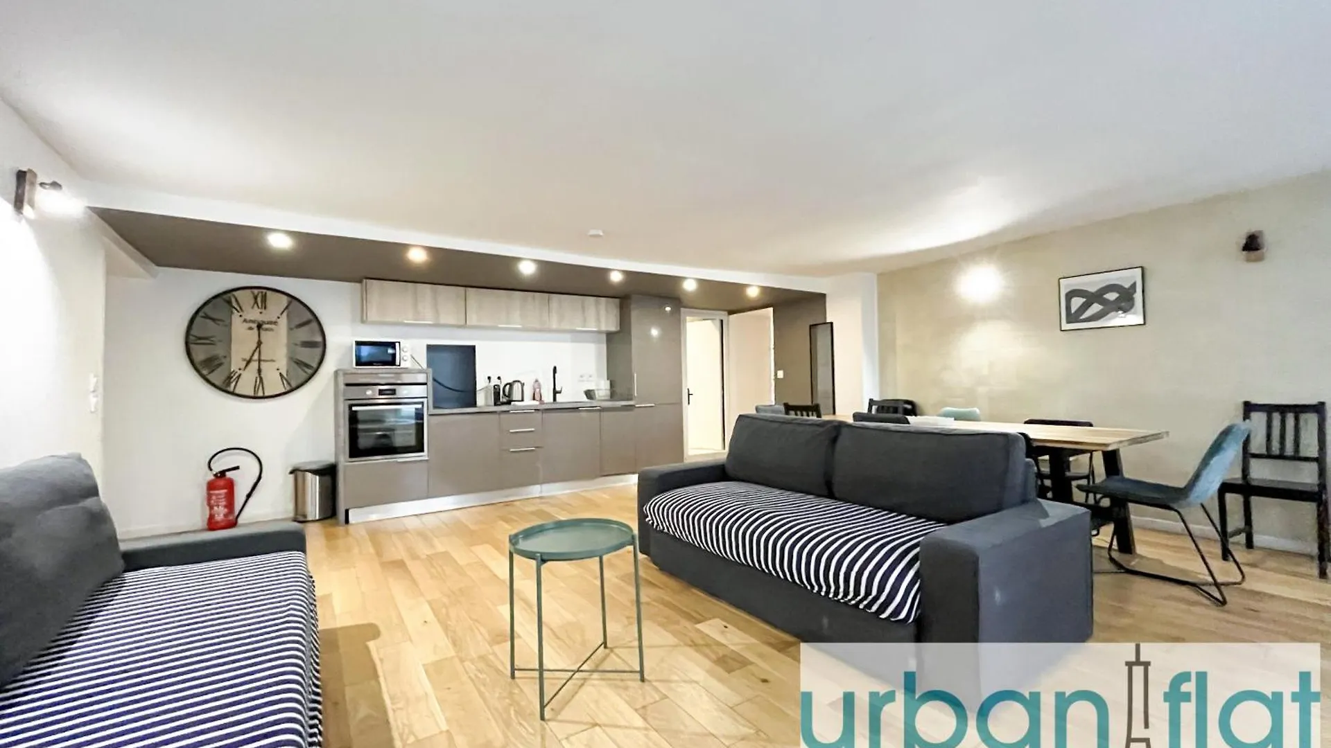 Urban Flat 89 - Charming 3 Bedroom Flat In Διαμέρισμα